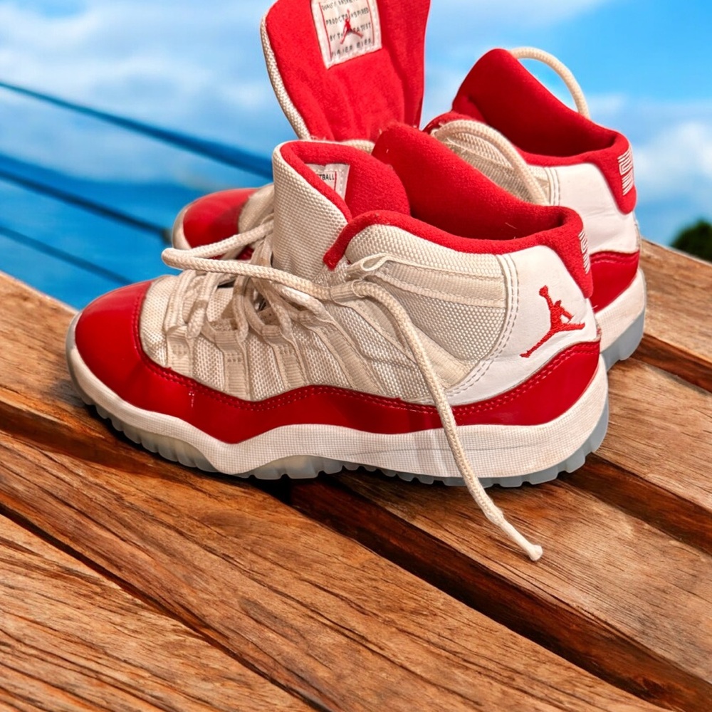 Jordan Red and White Sneakers retro mid cherry white youth  378039-116 US1 Y
